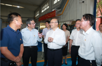 四川省委常委、組織部部長王正譜一行蒞臨成都科技學校調研指導黨建工作